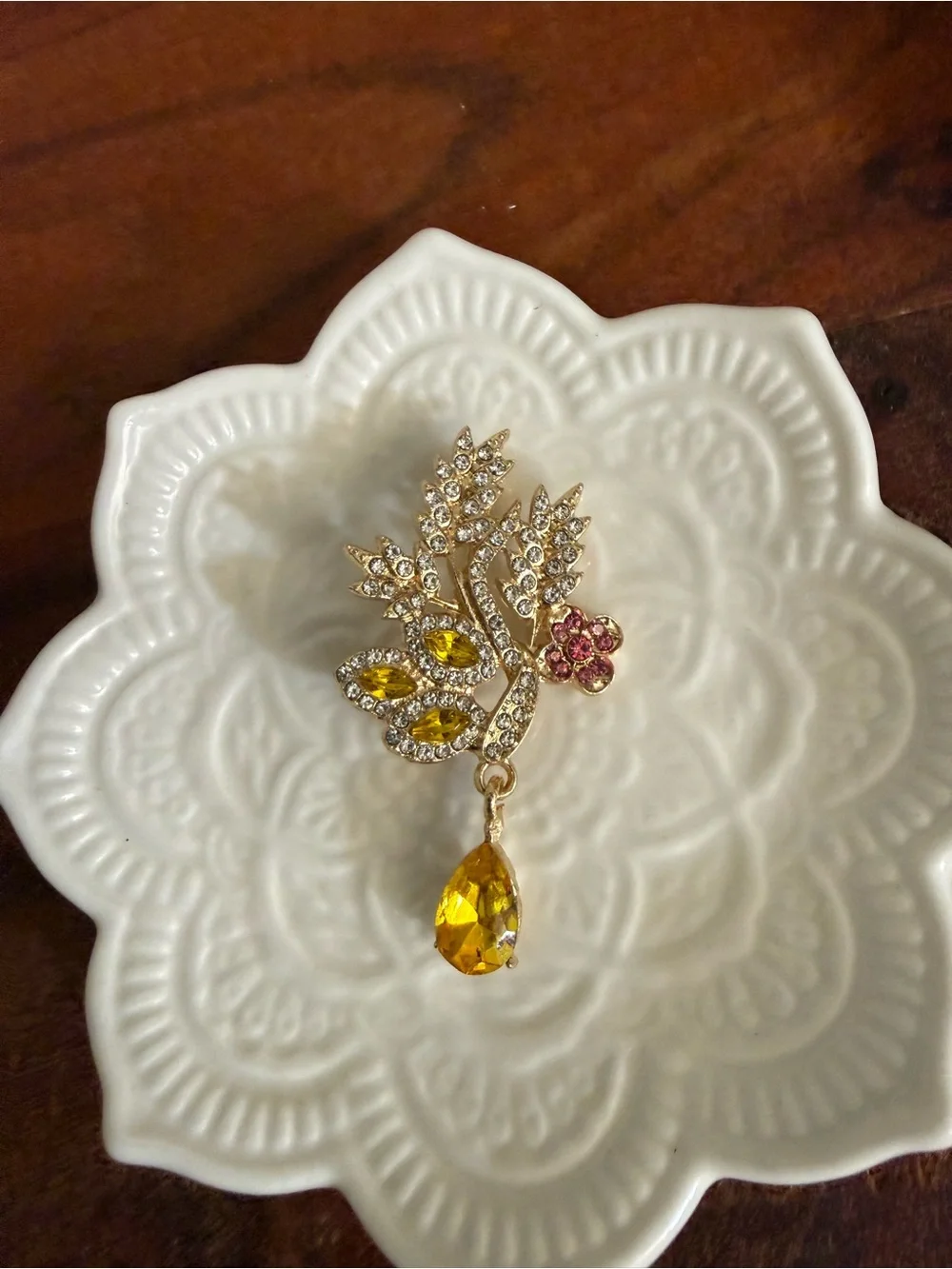 New gold-toned alloy wheat leaf brooch  a pear-cut yellow rhinestone drop